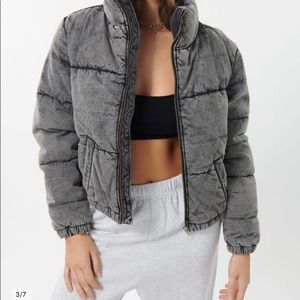 Size L, worn twice. In great condition.